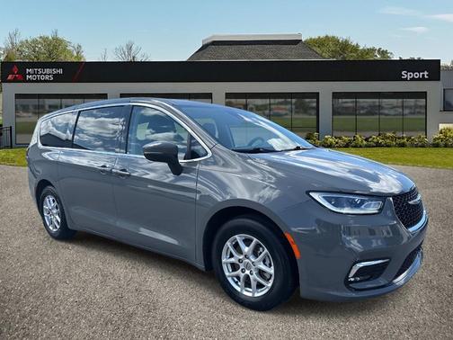 2023 Chrysler Pacifica Touring-L