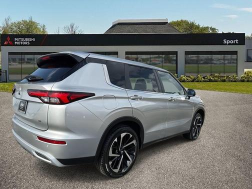 2023 Mitsubishi Outlander SE