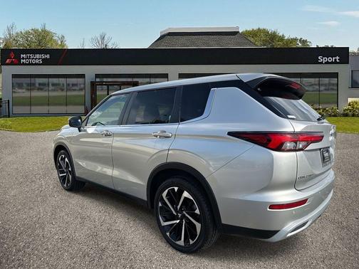 2023 Mitsubishi Outlander SE