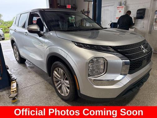 2024 Mitsubishi Outlander ES
