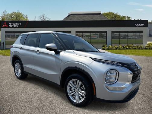 2024 Mitsubishi Outlander ES