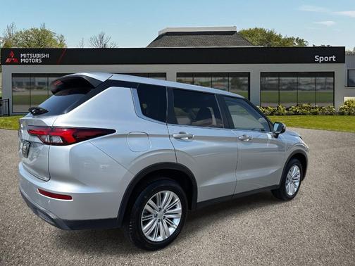 2024 Mitsubishi Outlander ES