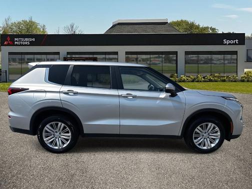 2024 Mitsubishi Outlander ES