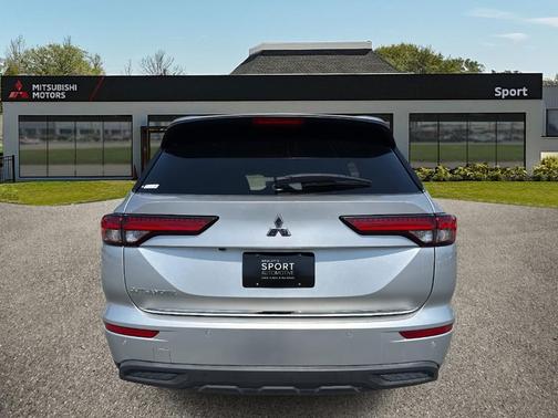 2024 Mitsubishi Outlander ES