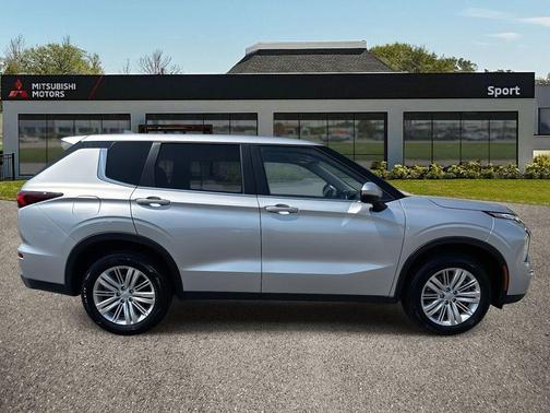 2024 Mitsubishi Outlander ES