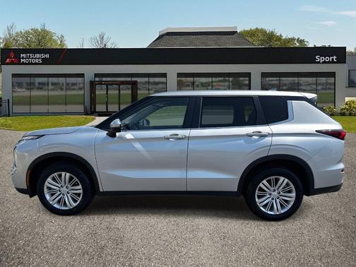 2024 Mitsubishi Outlander ES