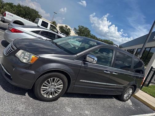 2015 Chrysler Town & Country Touring-L