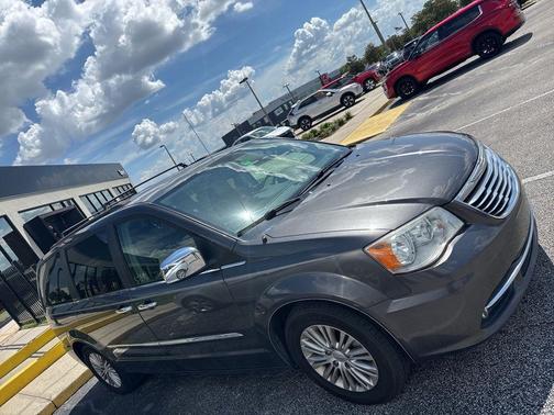 2015 Chrysler Town & Country Touring-L