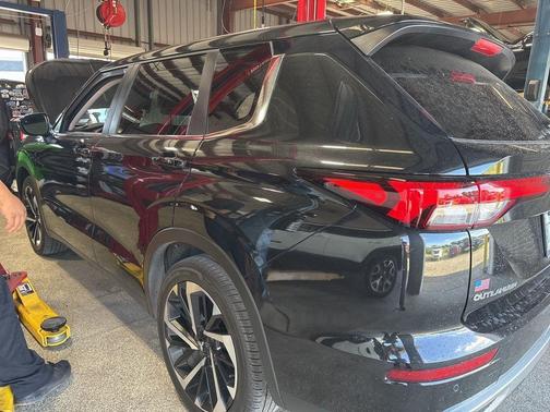 2023 Mitsubishi Outlander SE