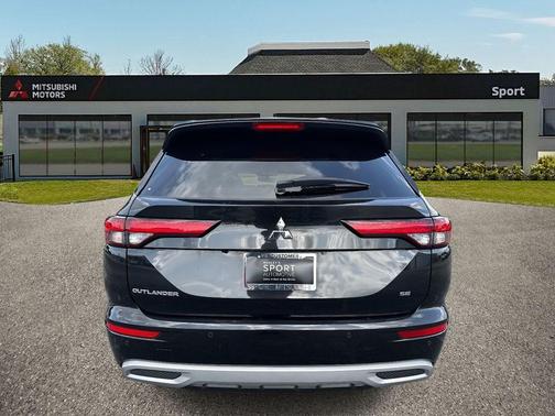 2023 Mitsubishi Outlander SE