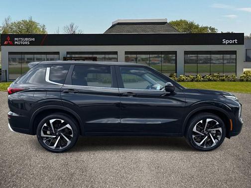 2023 Mitsubishi Outlander SE