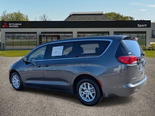 2022 Chrysler Voyager LX