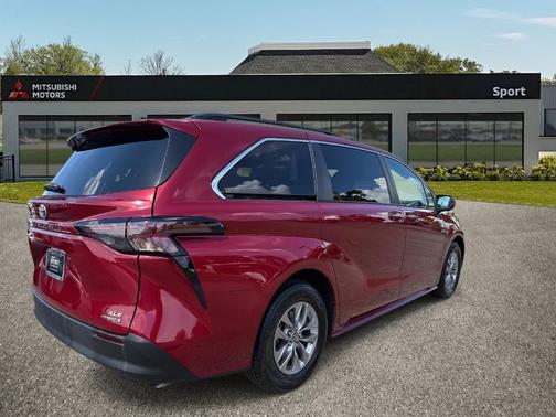 2023 Toyota Sienna XLE