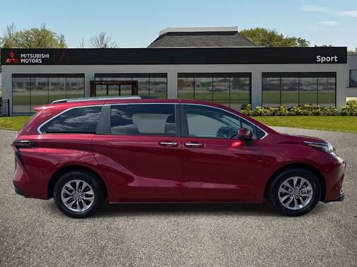 2023 Toyota Sienna XLE