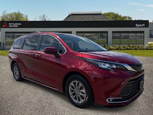 2023 Toyota Sienna XLE