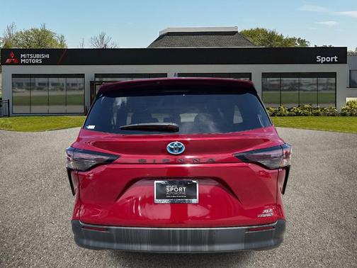2023 Toyota Sienna XLE