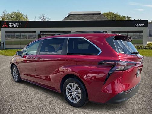2023 Toyota Sienna XLE