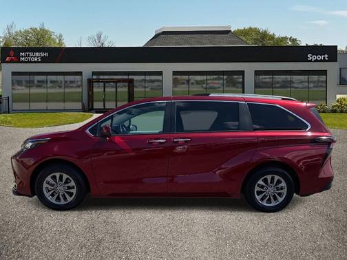 2023 Toyota Sienna XLE