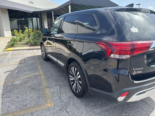 2019 Mitsubishi Outlander ES
