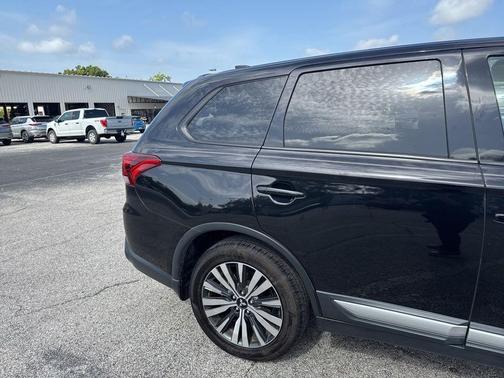 2019 Mitsubishi Outlander ES