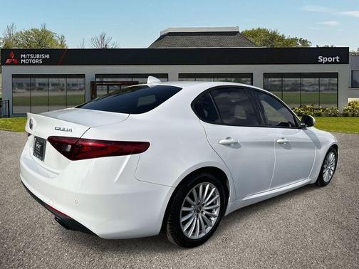 2022 Alfa Romeo Giulia Base