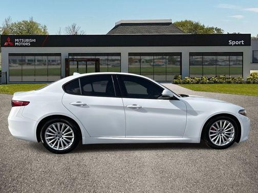 2022 Alfa Romeo Giulia Base