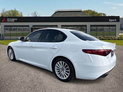 2022 Alfa Romeo Giulia Base