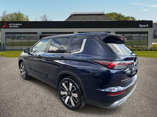 2025 Mitsubishi Outlander SE