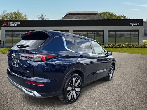 2025 Mitsubishi Outlander SE