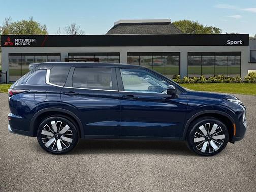 2025 Mitsubishi Outlander SE