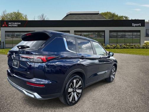 2025 Mitsubishi Outlander SE