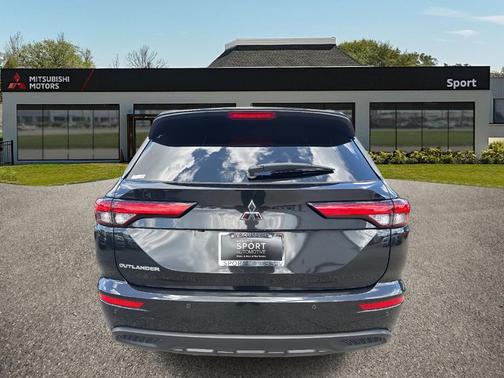 2022 Mitsubishi Outlander ES