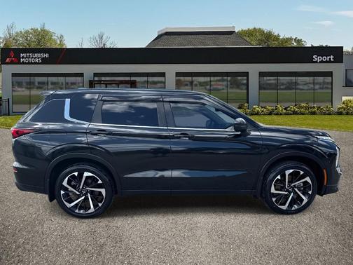 2022 Mitsubishi Outlander ES