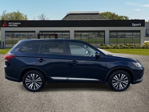 2020 Mitsubishi Outlander SE