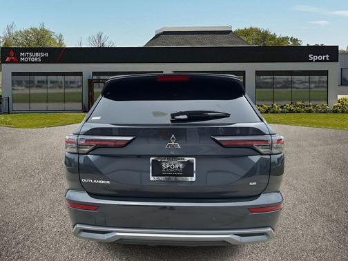 2025 Mitsubishi Outlander SE