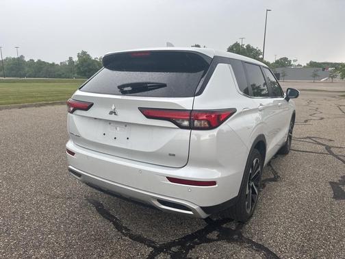 2022 Mitsubishi Outlander SE