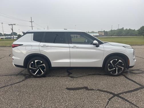 2022 Mitsubishi Outlander SE