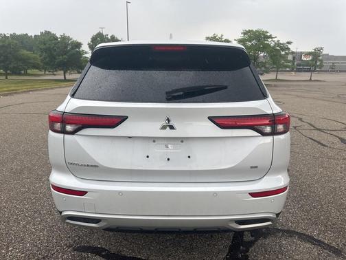 2022 Mitsubishi Outlander SE