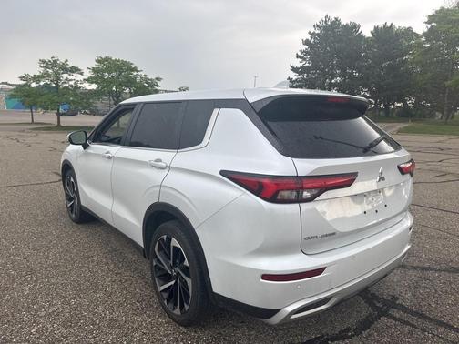2022 Mitsubishi Outlander SE
