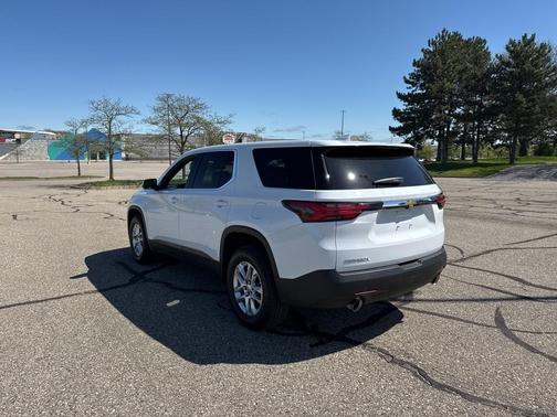 2023 Chevrolet Traverse LS