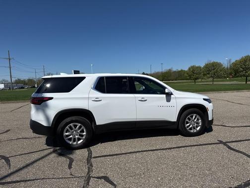2023 Chevrolet Traverse LS