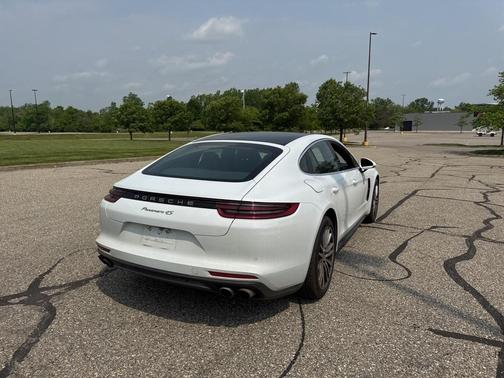 2017 Porsche Panamera 4S