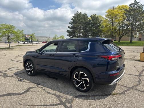 2022 Mitsubishi Outlander SE