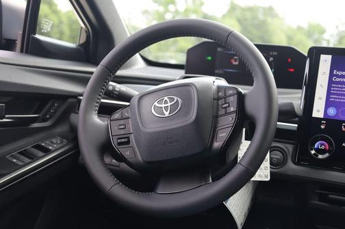 Midnight Black Metallic 2026 Toyota C-HR XSE