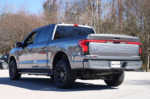 2022 Ford F-150 Lightning LARIAT