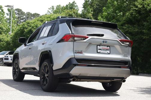 2022 Toyota RAV4 Hybrid SE