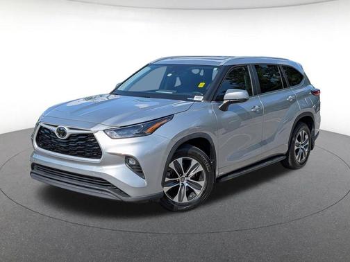 Celestial Silver Metallic 2023 Toyota Highlander XLE