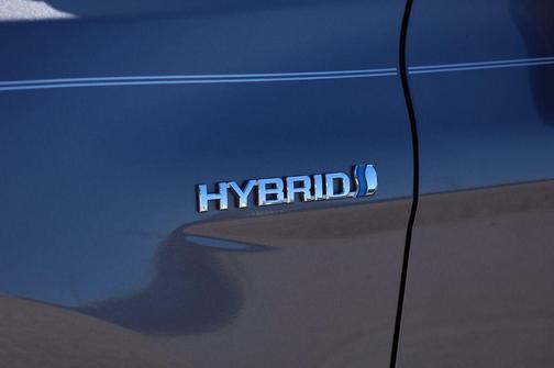 2020 Toyota Camry Hybrid XLE