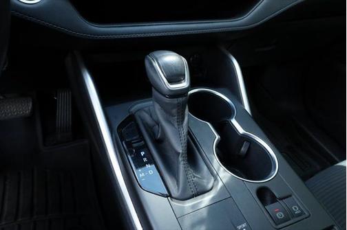 2020 Toyota Highlander LE