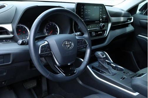 2020 Toyota Highlander LE